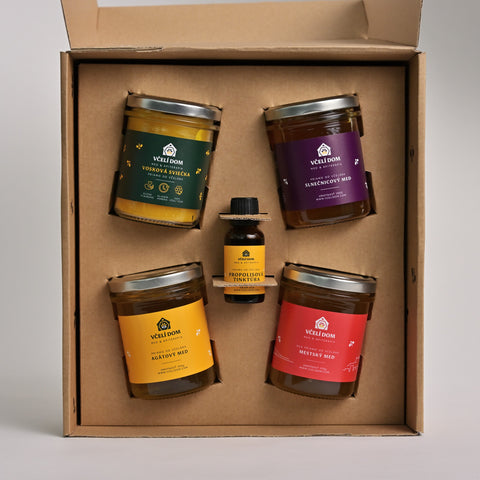 Darčekový box s tromi medmi 250 g, propolisovou tinktúrou a sviečkou z včelieho vosku